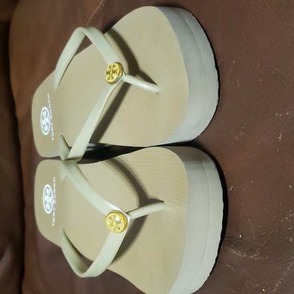 Tory Burch sandals - Picture 2 of 8